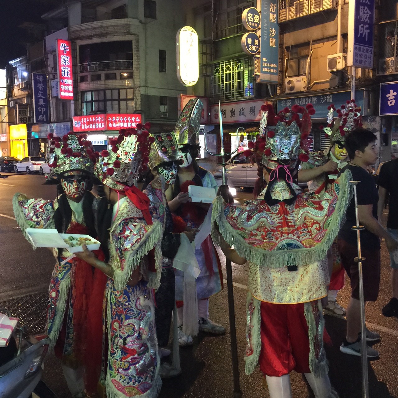 台湾 台北 中山 日本人 留学 台湾留学 安い宿 安宿 ルームシェア シェアルーム 安い部屋 長期滞在 ワーホリ ゲストハウスmimi 日台交流　交流　日本交流　台湾交流　バスキング バスカー 音楽 イラスト アーティスト 路上販売 路上演奏