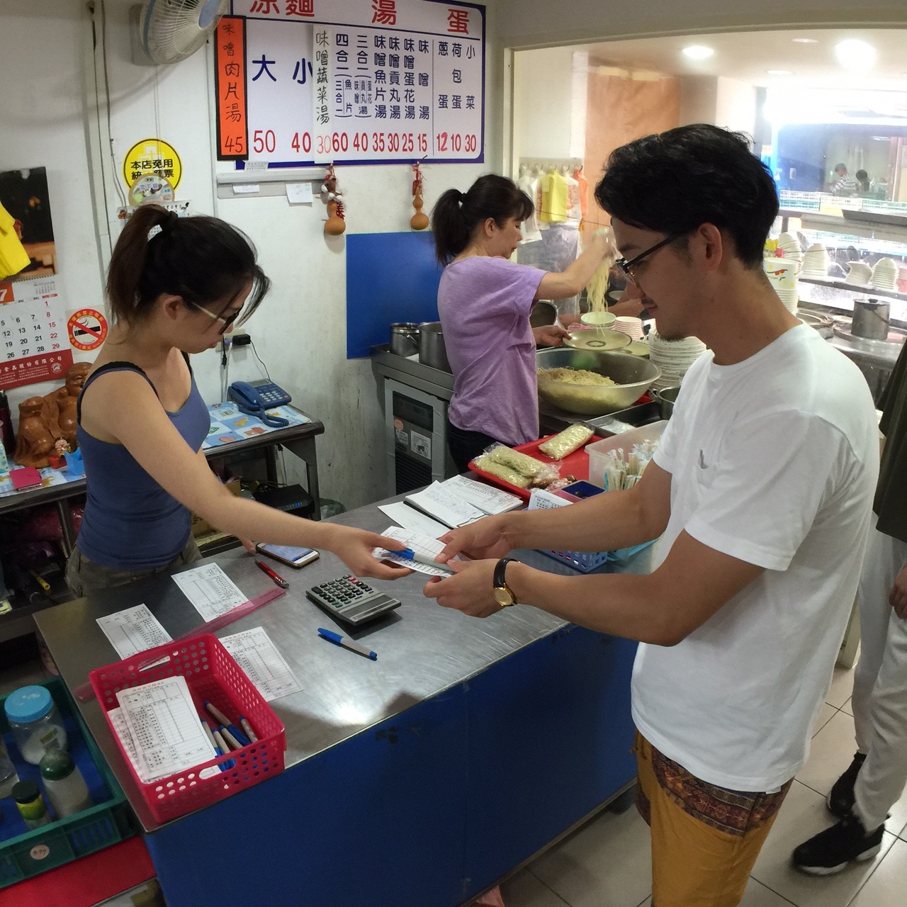 台湾 台北 中山 日本人 留学 台湾留学 安い宿 安宿 ルームシェア シェアルーム 安い部屋 長期滞在 ワーホリ ゲストハウスmimi 日台交流　交流　日本交流　台湾交流　バスキング バスカー 音楽 イラスト アーティスト 路上販売 路上演奏