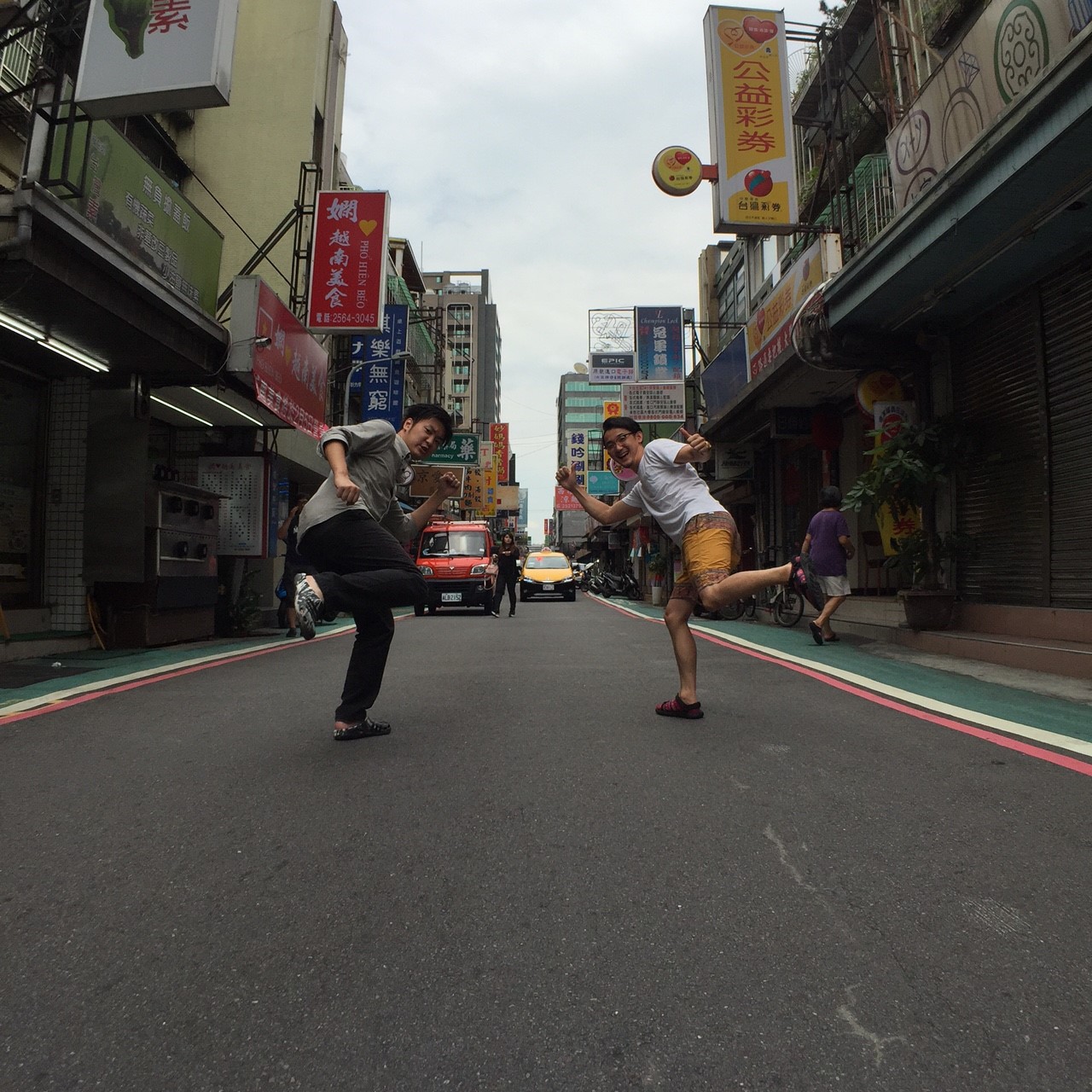 台湾 台北 中山 日本人 留学 台湾留学 安い宿 安宿 ルームシェア シェアルーム 安い部屋 長期滞在 ワーホリ ゲストハウスmimi 日台交流　交流　日本交流　台湾交流　バスキング バスカー 音楽 イラスト アーティスト 路上販売 路上演奏