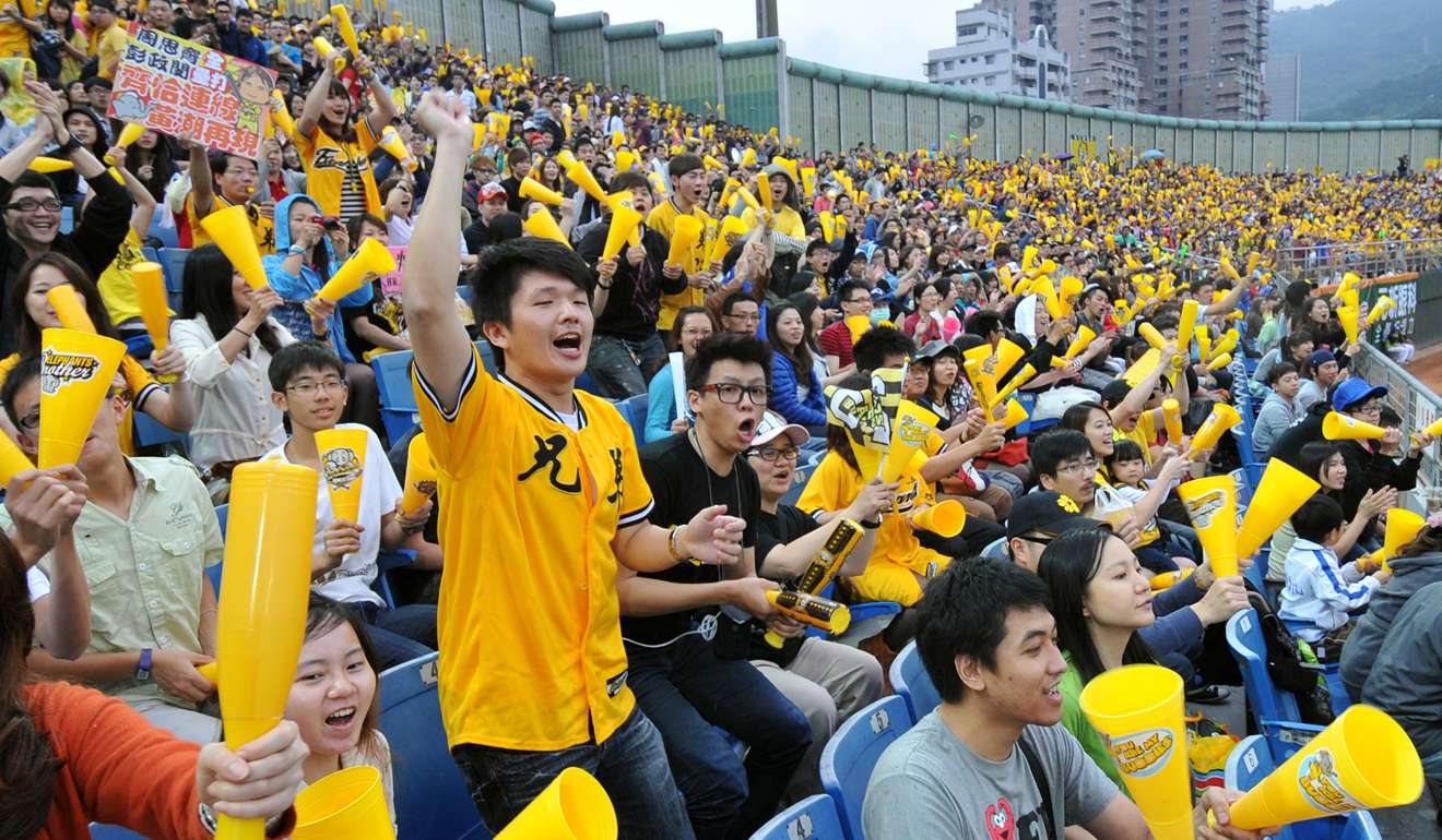 台湾 台北 中山 日本人 留学 台湾留学 安い宿 安宿 ルームシェア シェアルーム 安い部屋 長期滞在 ワーホリ ゲストハウスmimi 日台交流　交流　日本交流　台湾交流　バスキング バスカー 音楽 イラスト アーティスト 路上販売 路上演奏 イベント